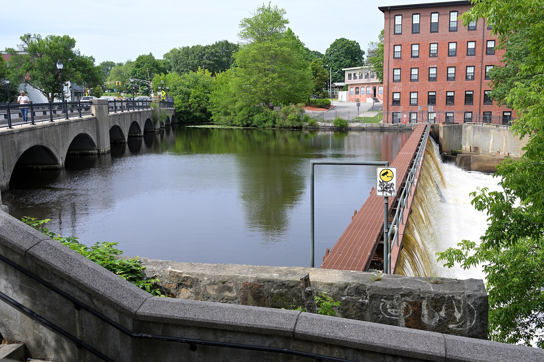 Moody Street Dam and riverside mill buildings in Waltham (2025-06-15 15:27:05)